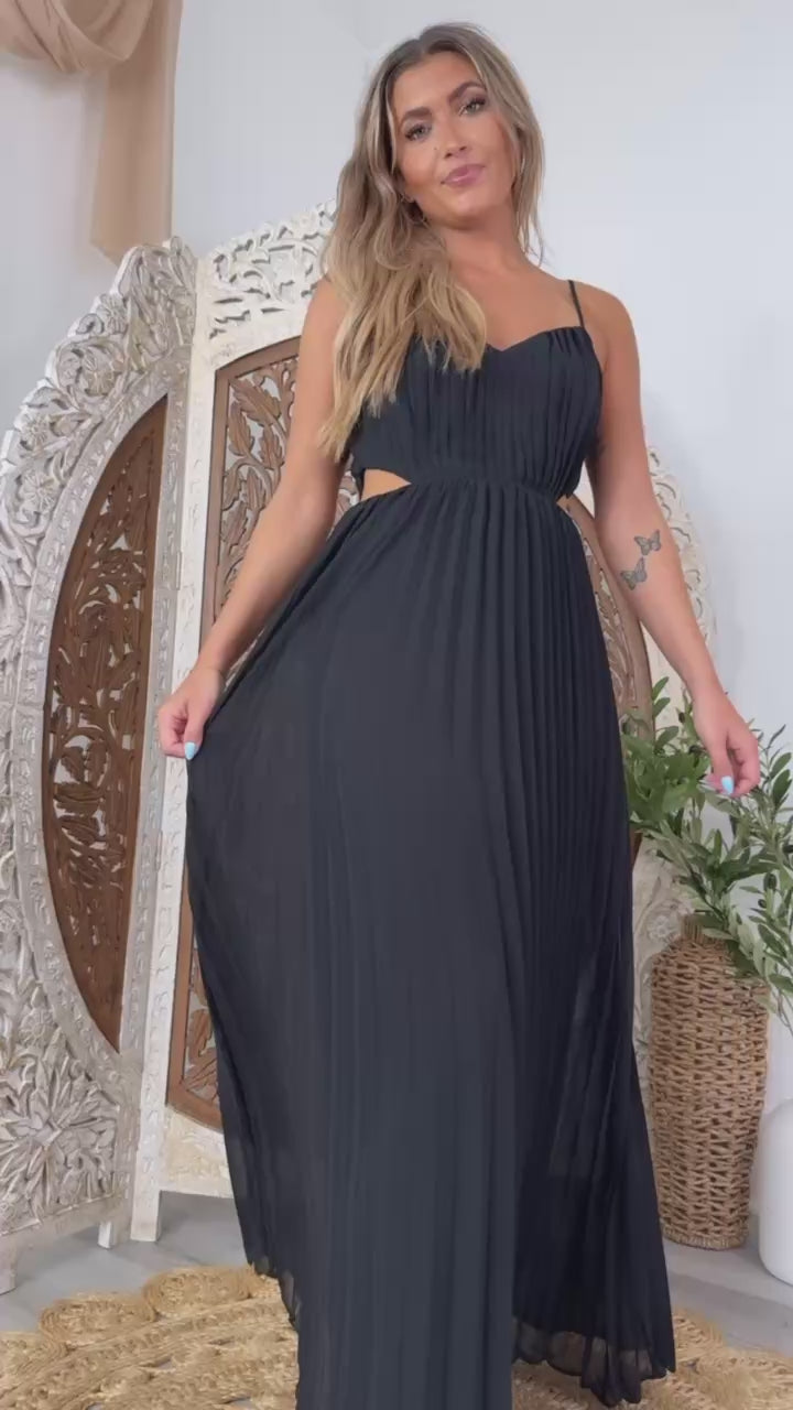 Make Memories Pleated Maxi, Black