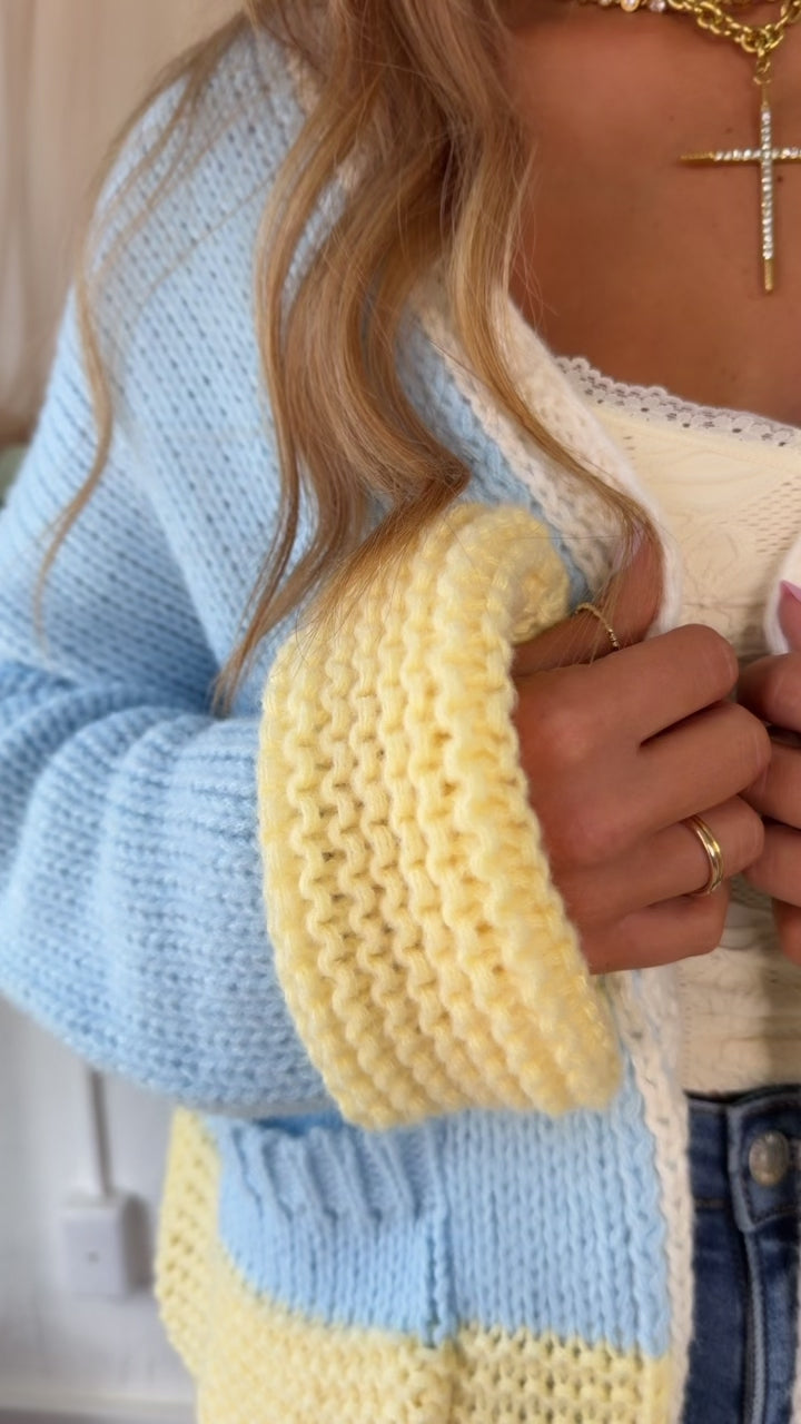 Cloud Chasing Cardigan, Sky/Daisy