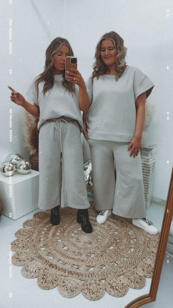 Two Piece Textured Wide Leg Pant Set, Oatmeal – Everyday Chic Boutique