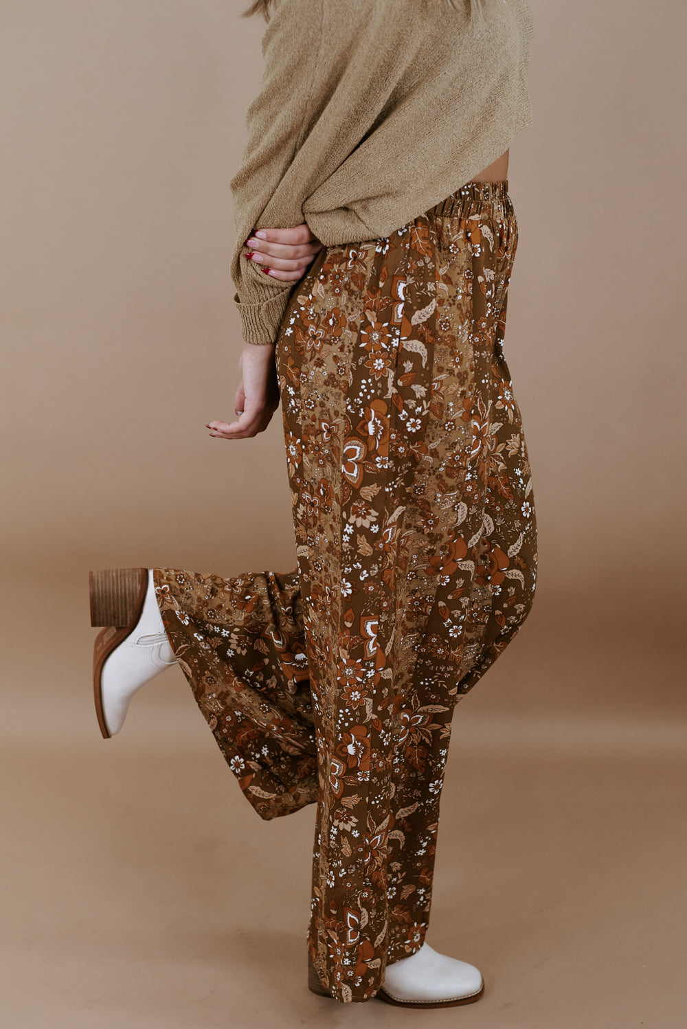 Fall Into Place Floral Pant, Camel Combo