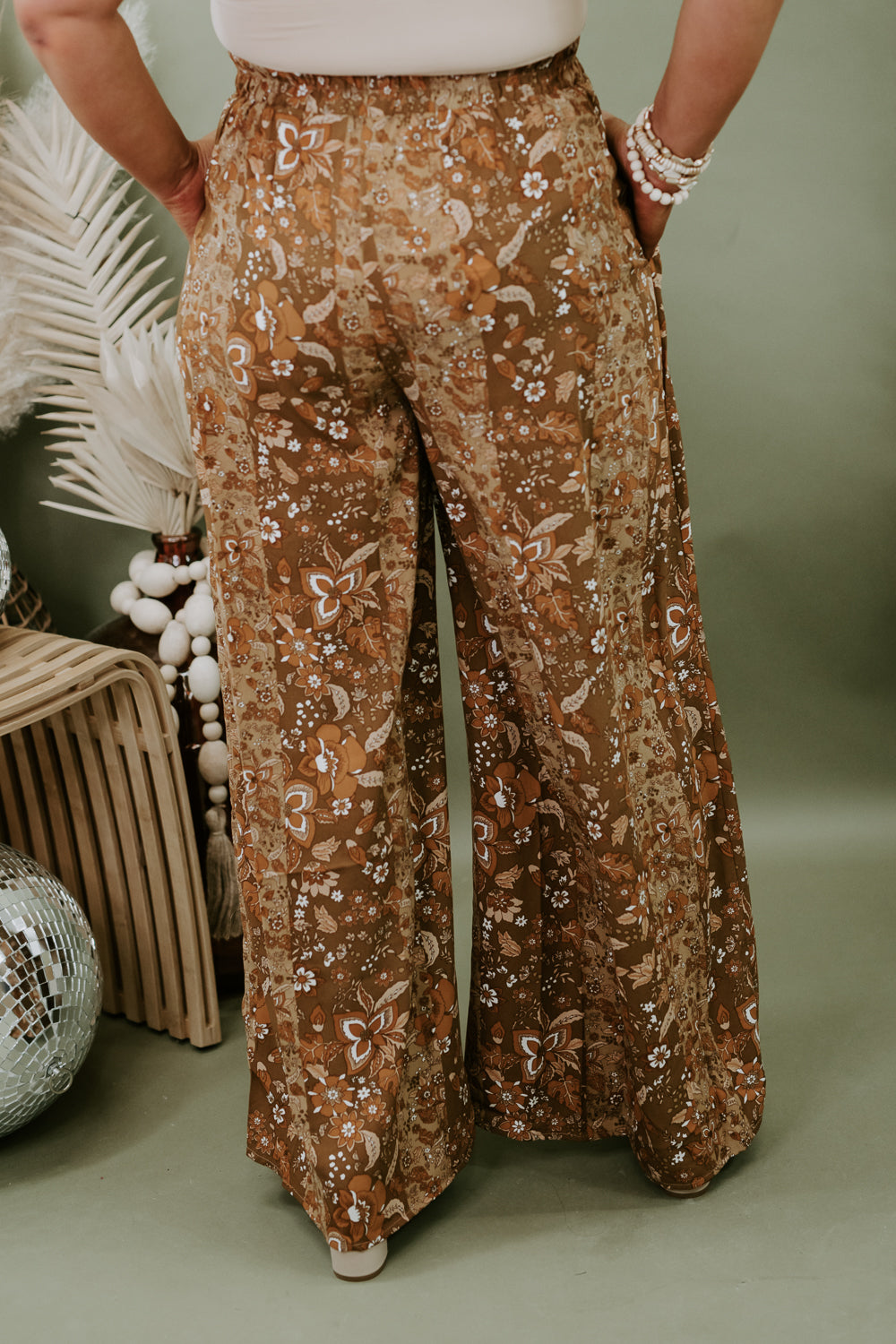 Fall Into Place Floral Pant, Camel Combo